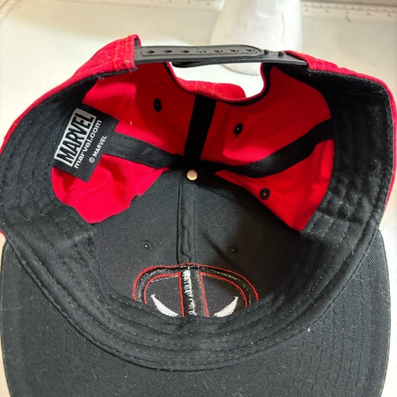 🛍️3/$30 Marvel Deadpool black and red SnapBack baseball cap hat - Picture 8 of 11
